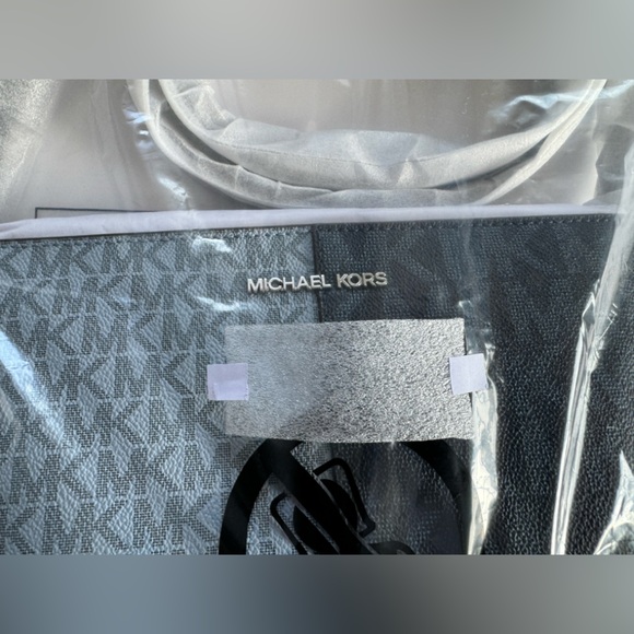 NEW Michael Kors Jet Set Travel Small TZ Crossbody Bag Blue Handbag Purse NWT - Picture 8 of 10